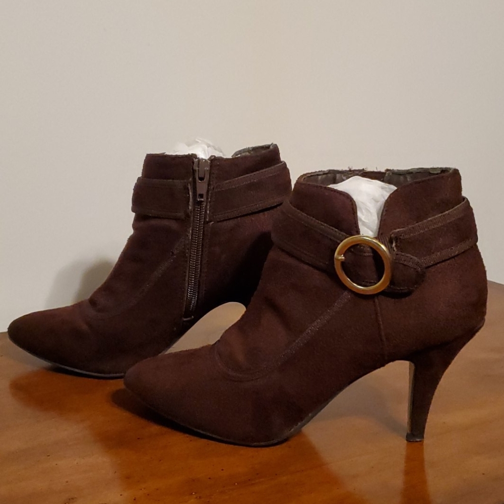 Shoedazzle brown faux suede booties, size 6 - Picture 1 of 6